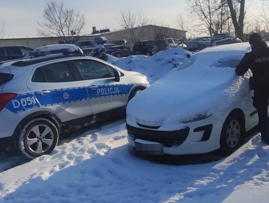 28-latek mieszkał w samochodzie. Groziło mu wychłodzenie