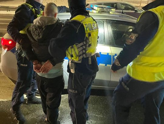 3,5 promila we krwi i trzy auta skasowane. Zaparkował w celi Policja zatrzymała pijanego kierowcę