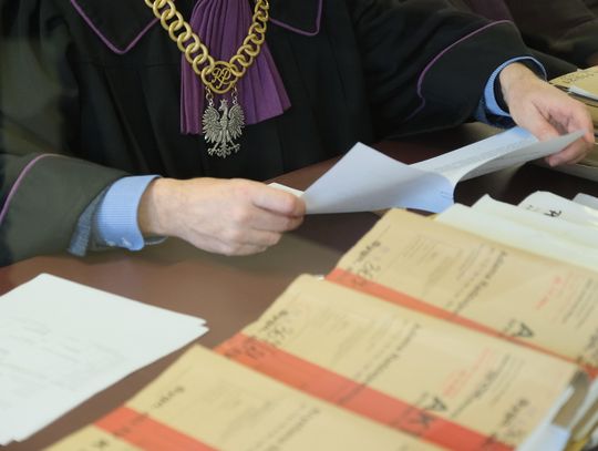 3,5 roku więzienia za zgłoszenie gotowości współpracy z rosyjskim wywiadem Sala sądowa – analiza dokumentacji procesowej