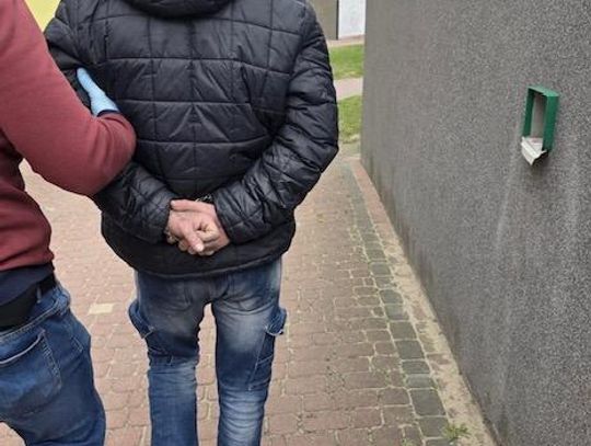 44-letni mieszkaniec powiatu kraśnickiego zatrzymany przez policję po oddaniu strzału z broni pneumatycznej w kierunku 19-latka. Mężczyzna usłyszał zarzuty i został objęty dozorem policyjnym.