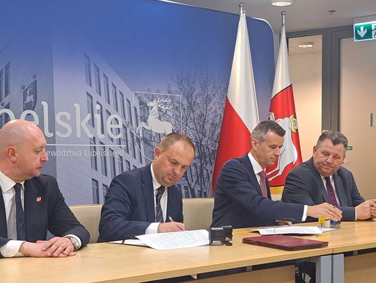 Ponad 5 kilometrów dróg wojewódzkich do remontu. Samorząd województwa podpisał umowy za 4,3 mln zł
