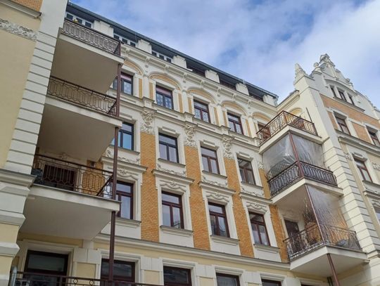 Dzikusy grożą wysadzeniem kamienicy w powietrze. Miasto i policja milczą Dzikusy grożą wysadzeniem kamienicy w powietrze. Miasto i policja milczą