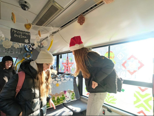 Mikołajki w lubelskiej komunikacji. Świąteczny trolejbus, Mikołaje za kierownicami i książki dla pasażerów