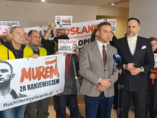 Bąkiewicz wojuje w Zamościu. „Segregacja ludzi!”