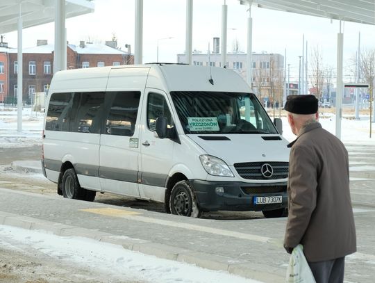 Autobusy wracają na mapę powiatu. Jak powiat opolski walczy z „białymi plamami” komunikacyjnymi