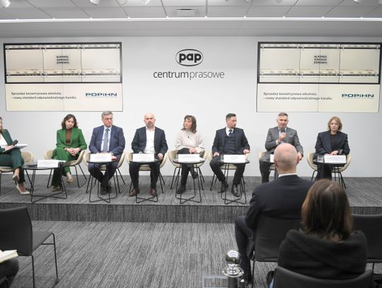 Branża paliwowa prezentuje koncepcję sprzedaży bezwitrynowej na stacjach benzynowych