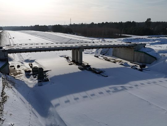 Budowa drogi Lublin-Lubartów w zimowej scenerii