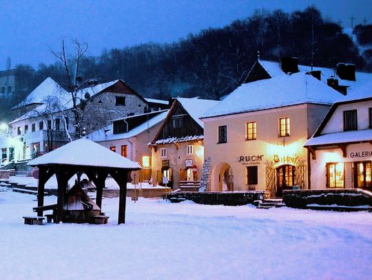 Budżet Kazimierza Dolnego na 2026 rok uchwalony. Mniejszy deficyt, drogi i ostrożne inwestycje