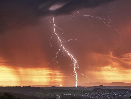 Burze nad Lubelszczyzną. Możliwy grad, ulewy i silny wiatr