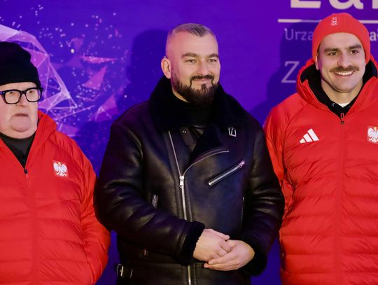 Ceremonia otwarcia zimowych igrzysk olimpijskich na telebimie w Lublinie