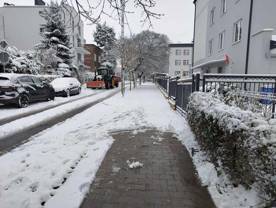 Ciągle pada... A służby sprzątają