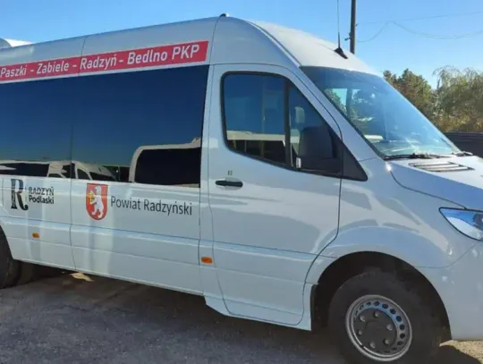 Coraz więcej pasażerów wybiera autobusy do stacji PKP. Frekwencja wzrosła nawet o 74 proc.