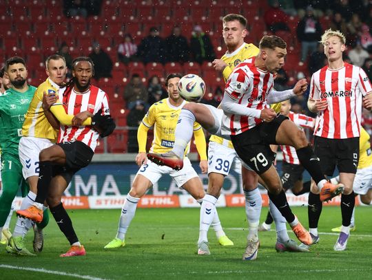 Cracovia pokonana, Motor jedzie w górę