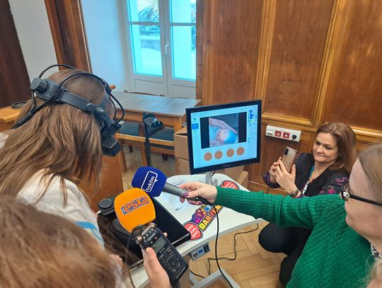 Ćwiczy lekarzy okulistów w badaniu wcześniaków