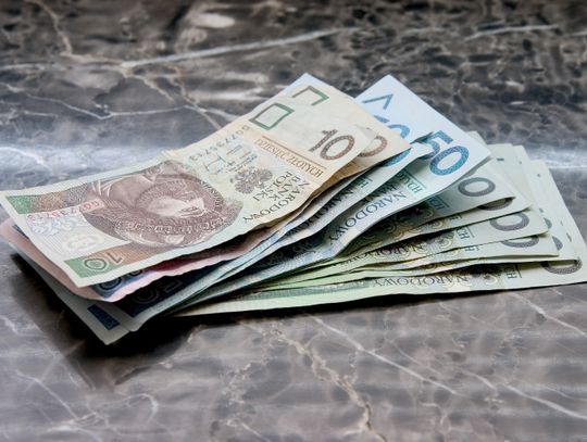 Dodatkowe pieniądze jeszcze przed świętami. ZUS rusza z wypłatą trzynastek banknoty Narodowego Banku Polskiego