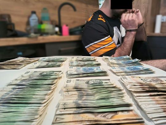 Domowa fabryka sterydów. Policja zabezpieczyła produkty warte około 5 mln zł