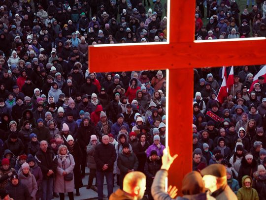 Droga krzyżowa na Majdanku. Tłumy wiernych modliły się o pokój