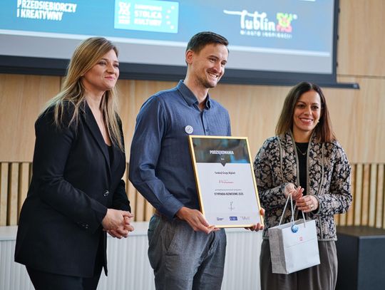 Dziewięcioro studentów otrzymało stypendia