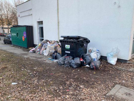 Dziki śmietnik na Porębie. Mieszkańcy interweniują, miasto zapowiada działania