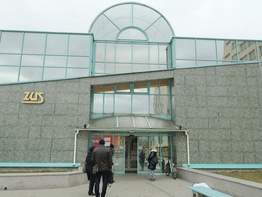 Budynek Zakładu Ubezpieczeń Społecznych. Klienci mogą spodziewać się utrudnień w obsłudze w związku z akcją protestacyjną pracowników.