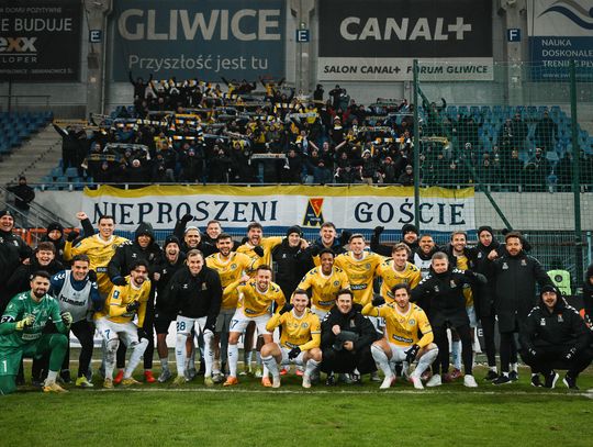 Efektowny centrostrzał, 100 minut gry i VAR na ratunek. Motor wygrał z Piastem Gliwice