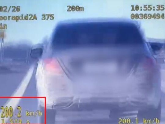 Ekspresowy manicure z mandatem w pakiecie