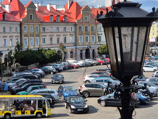 Gdzie zaparkować w Lublinie? Sprawdzamy darmowe i płatne parkingi dla turystów przyjeżdżających samochodem