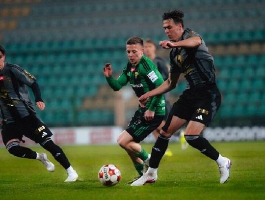 Górnik Łęczna pokonuje wysoko Pogoń Grodzisk Mazowiecki i nie składa broni w walce o utrzymanie