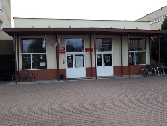 Gwałciciel kręci się po podstawówce, rodzice oburzeni