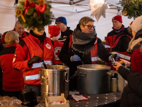 Gwiazdka z PCK – ciepły posiłek i świąteczna atmosfera dla każdego Gwiazdka z PCK – ciepły posiłek i świąteczna atmosfera dla każdego