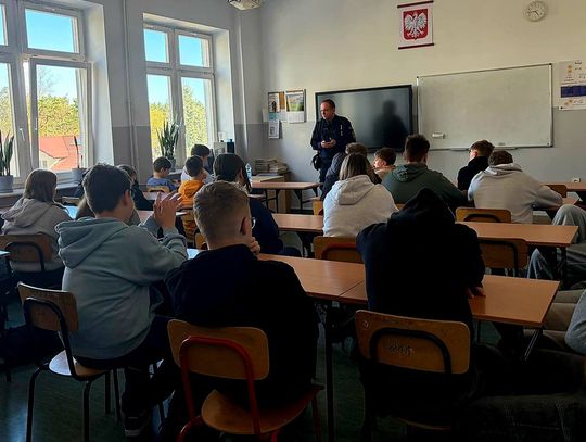 Hejt i przemoc to nie żart. Policja rozmawiała z młodzieżą w Chodlu