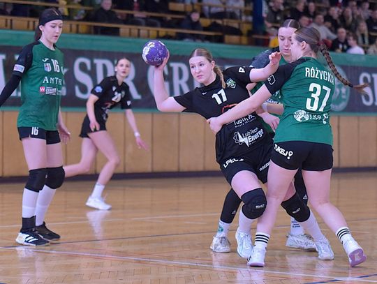 Inga Trochimczyk i Nina Smelcerz występują w mistrzostwach świata U-20