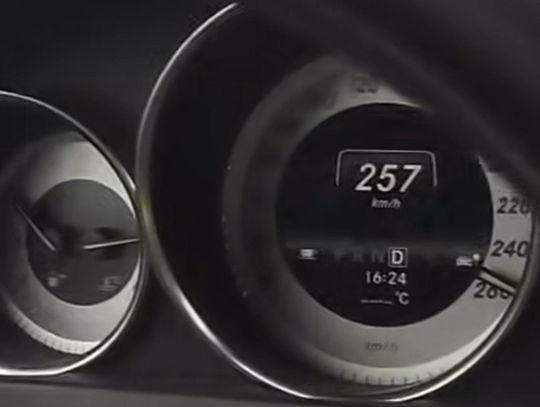 Jechał 257 km/h i pochwalił się w sieci. Namierzyła go policja