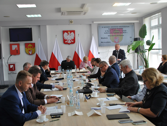 Jednogłośne absolutorium dla zarządu powiatu. Radni ocenili wykonanie budżetu za 2025 rok