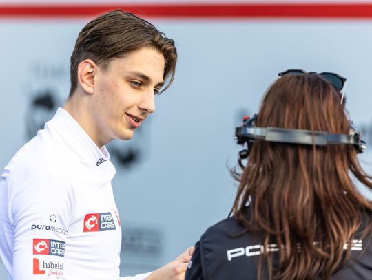 Karol Kręt, 20-letni polski kierowca wyścigowy, który w sezonie 2026 wystartuje w Porsche Carrera Cup Benelux