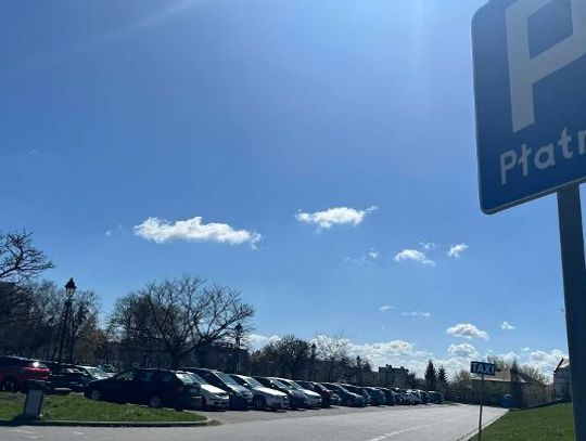 Koniec parkowania „na uśmiech”. Zamość uzbraja strefę w nowe parkomaty Płatne parkowanie Zamość