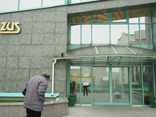 Koniec z corocznymi wnioskami o 800 plus. Premier Tusk zapowiada zmiany
