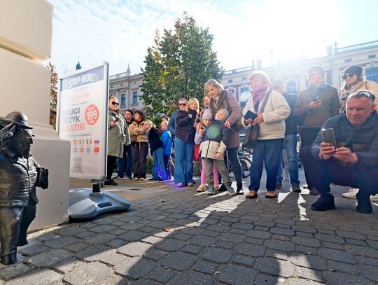 Koziołek w meloniku i muszce. Poliglota stanął w centrum Lublina