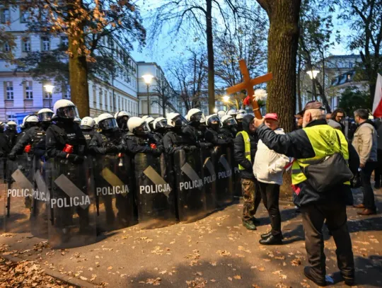 Kryzys wokół Trybunału trwa. Prezydent po konsultacjach, premier wygłosi orędzie