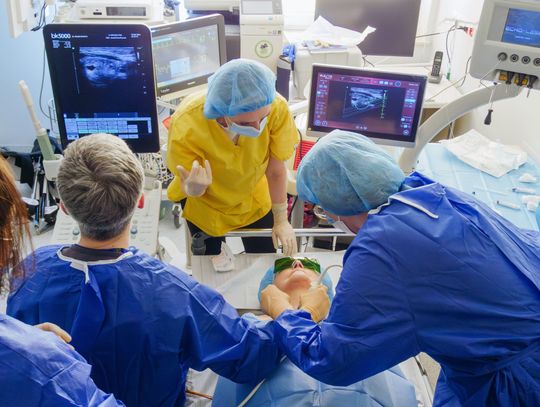 Laser zamiast skalpela. COZL pionierem nowoczesnej terapii nowotworów tarczycy