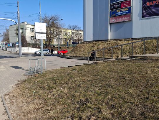 Ławki niszczeją od lat, ‘Bronx’ zniknął Ławki niszczeją od lat, ‘Bronx’ zniknął