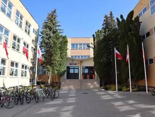Lekcja etyki pod lupą prokuratora. Dyrektorka chełmskiej szkoły rezygnuje po skandalu ze zbiórką