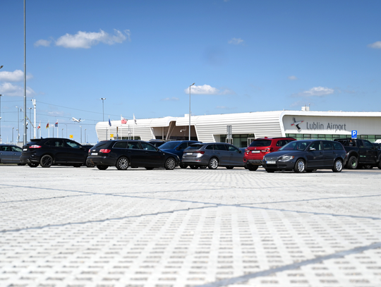 Lotnisko w Świdniku gotowe na wakacyjny szczyt. Przybyło ponad 260 nowych miejsc parkingowych