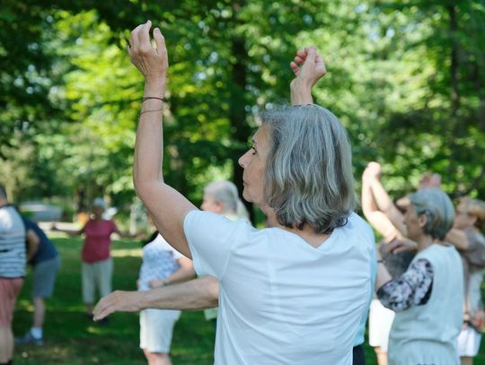 Lubelscy seniorzy się nie nudzą. W Parku Ludowym ćwiczyli Tai chi