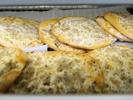 cebularze lubelskie rozłożone na ruszcie