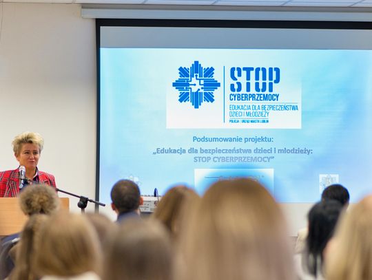 Lublin mówi STOP cyberprzemocy. Policja, miasto i szkoły łączą siły, by chronić najmłodszych Lublin mówi STOP cyberprzemocy. Policja, miasto i szkoły łączą siły, by chronić najmłodszych