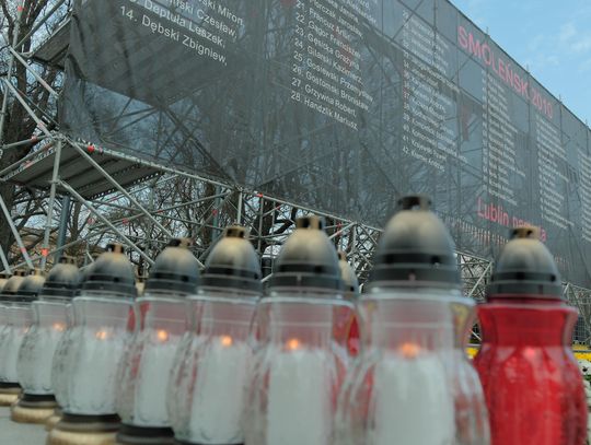 Lublin uczci 16. rocznicę katastrofy smoleńskiej. Uroczystości na Placu Litewskim i msza święta Lublin uczci 16. rocznicę katastrofy smoleńskiej. Uroczystości na Placu Litewskim i msza święta