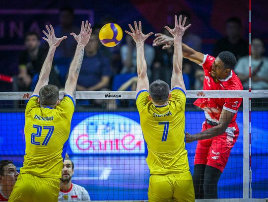 Marcin Komenda i Wilfredo Leon wykonali pierwsze zadanie: awansowali do półfinału