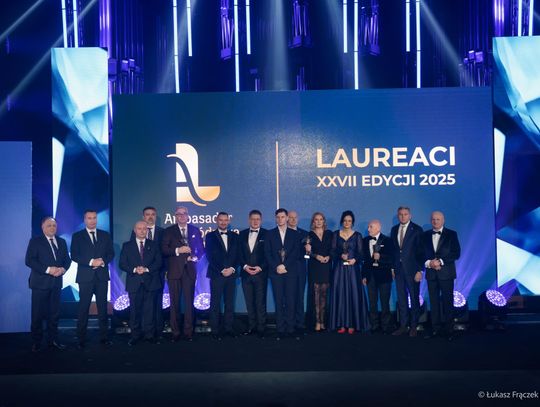 Marszałek nagradza lotnisko i „nowego Pendereckiego”. Lang: Lubelszczyzna jest piękniejsza niż Toskania Marszałek nagradza lotnisko i „nowego Pendereckiego”. Lang: Lubelszczyzna jest piękniejsza niż Toskania