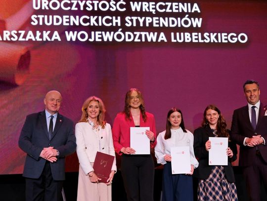 Marszałek nagrodził najlepszych studentów. Wśród nich przyszli lekarze, naukowcy i inżynierowie